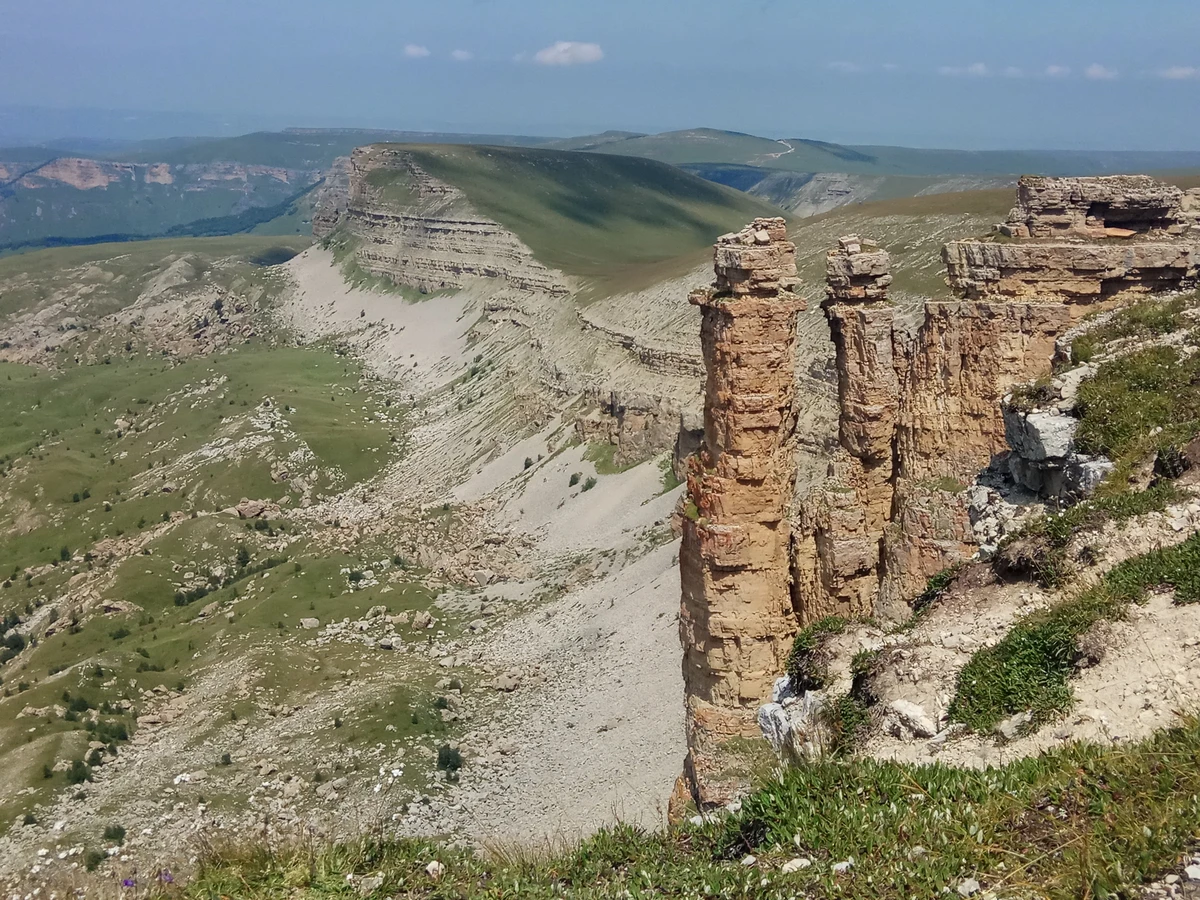 Малый и Большой Бермамыт: два верных пса у ног седовласого Эльбруса — фото 2